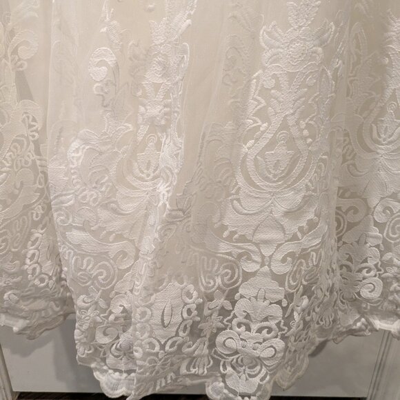 Wedding dress Chi Chi London - Picture 2 of 8